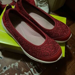 Easy Spirit Burgundy Lace Flats